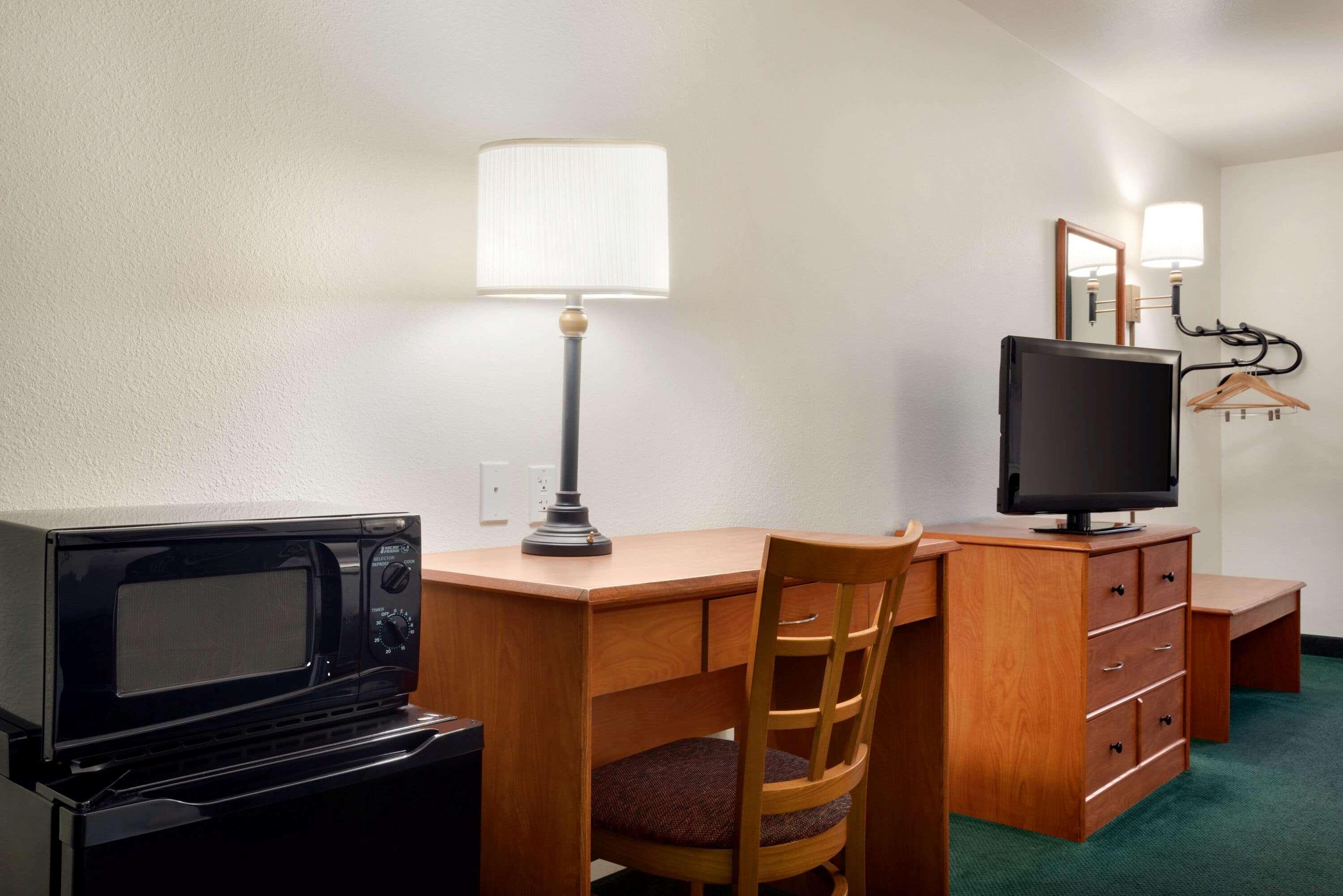 Travelodge By Wyndham Clinton Valley West Court Εξωτερικό φωτογραφία