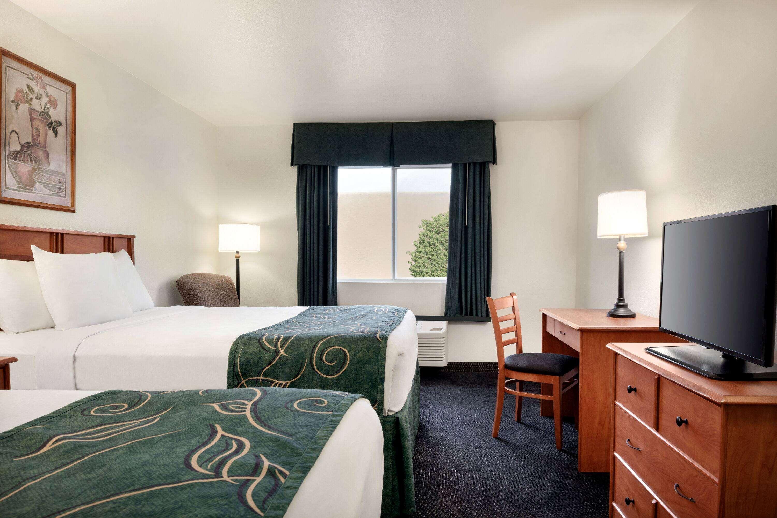 Travelodge By Wyndham Clinton Valley West Court Εξωτερικό φωτογραφία