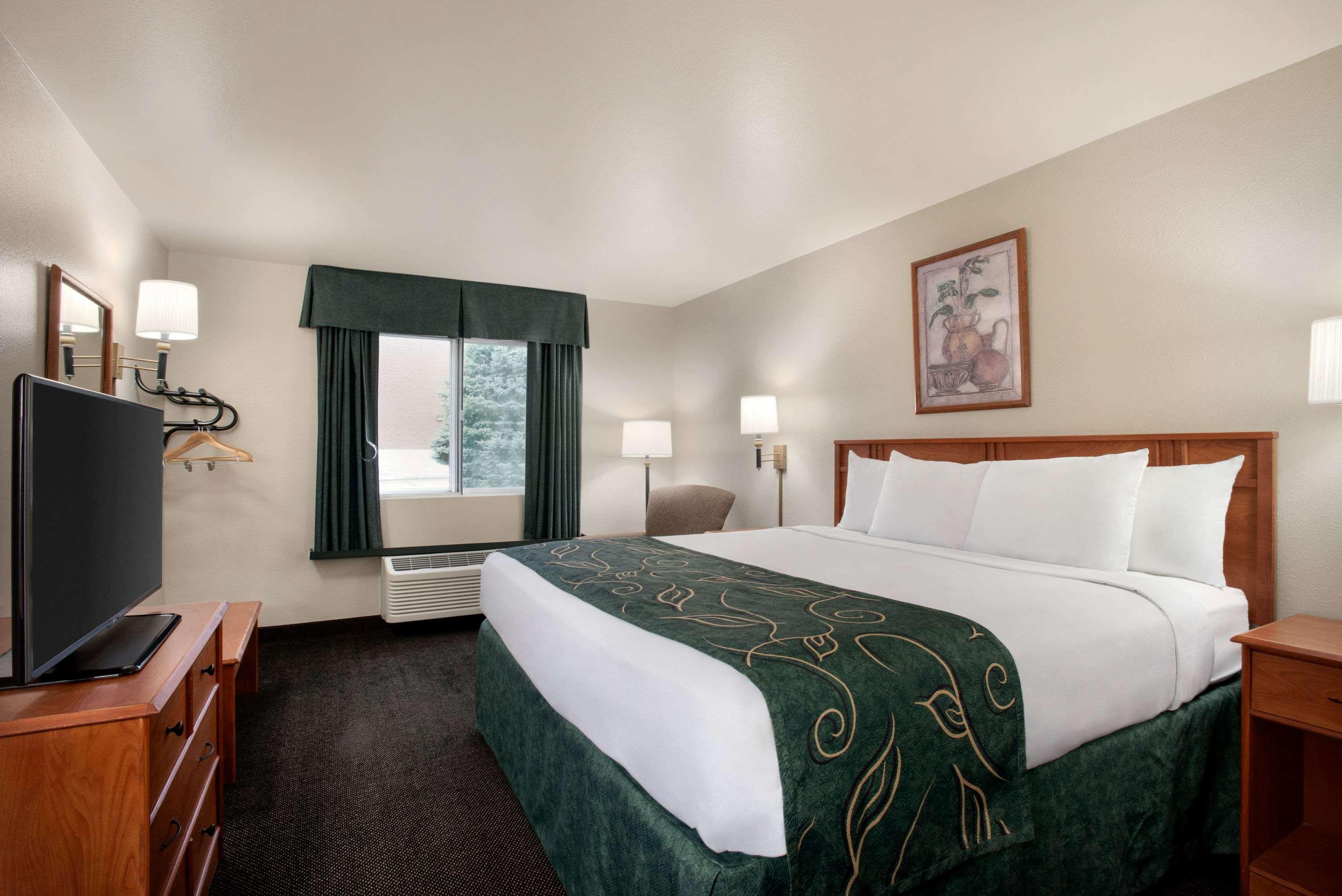 Travelodge By Wyndham Clinton Valley West Court Εξωτερικό φωτογραφία