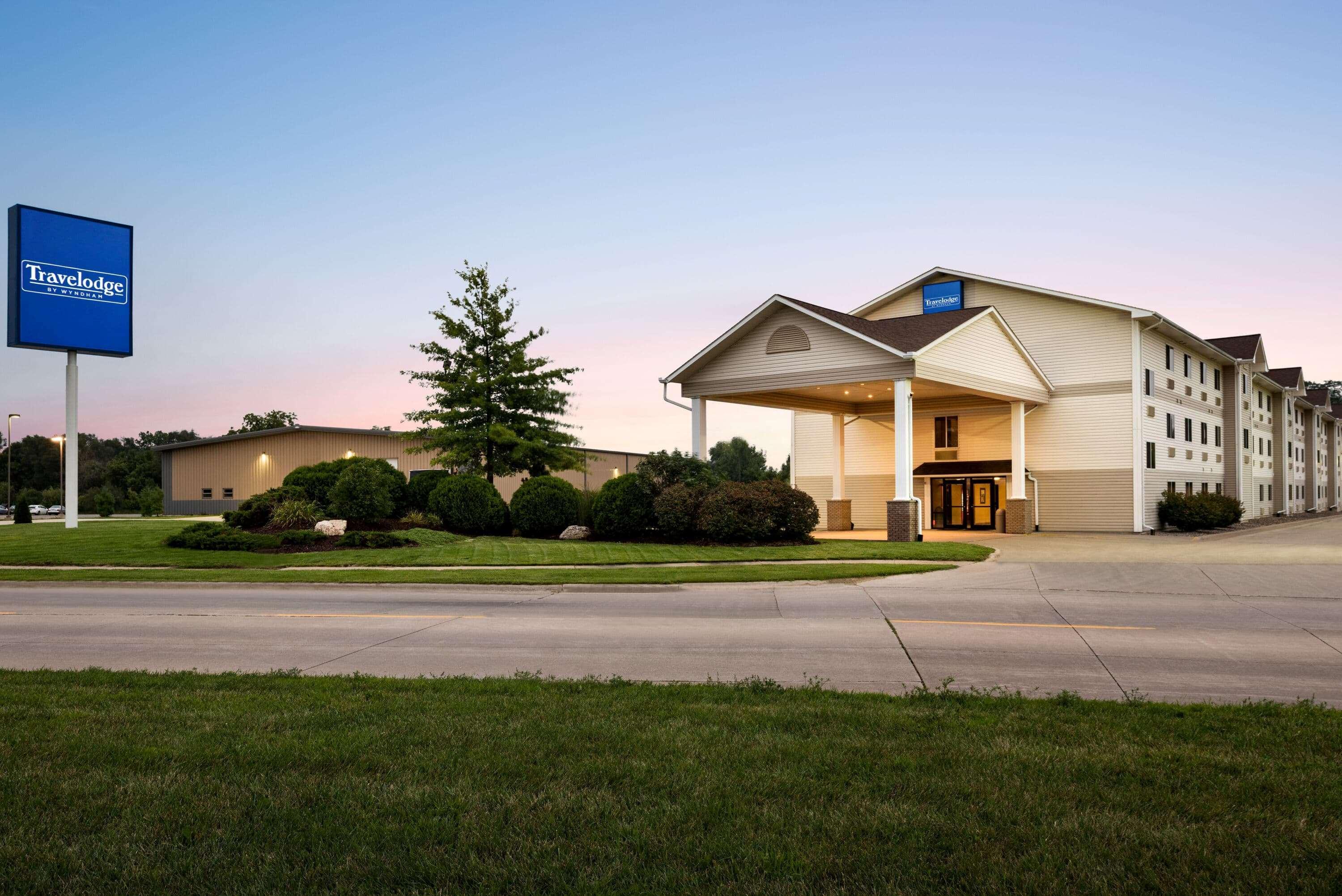 Travelodge By Wyndham Clinton Valley West Court Εξωτερικό φωτογραφία