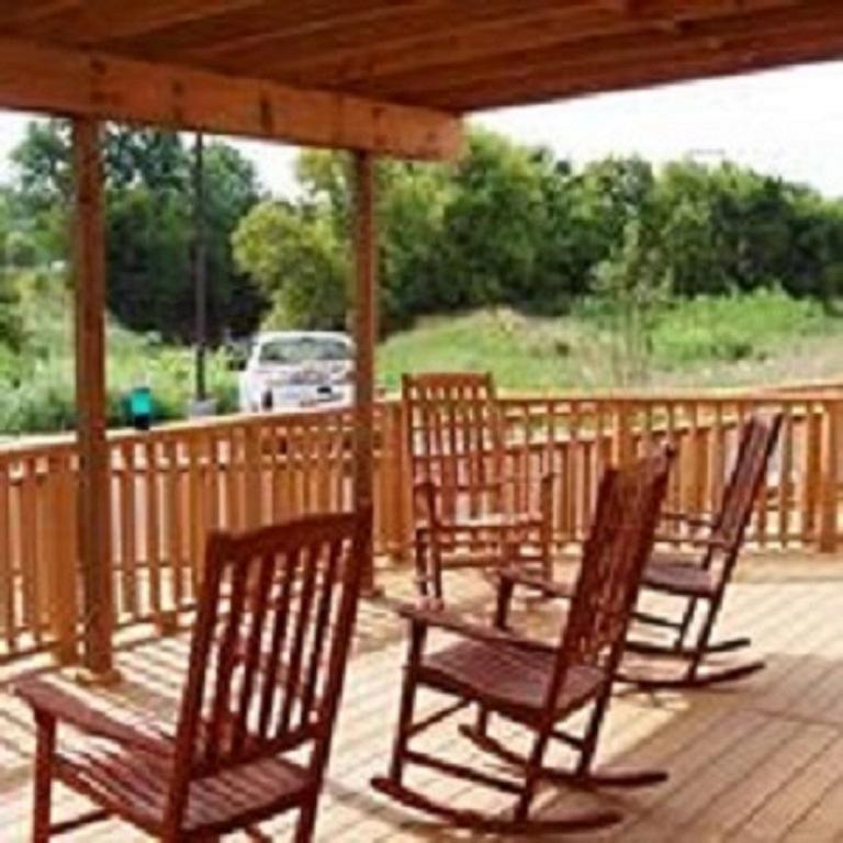 Travelodge By Wyndham Clinton Valley West Court Εξωτερικό φωτογραφία