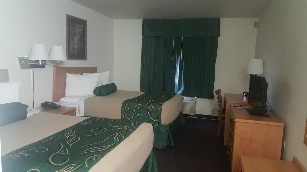 Travelodge By Wyndham Clinton Valley West Court Εξωτερικό φωτογραφία