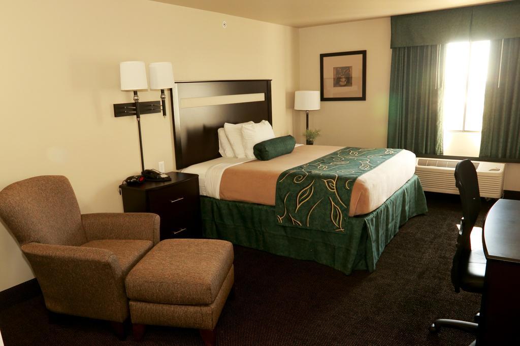 Travelodge By Wyndham Clinton Valley West Court Εξωτερικό φωτογραφία